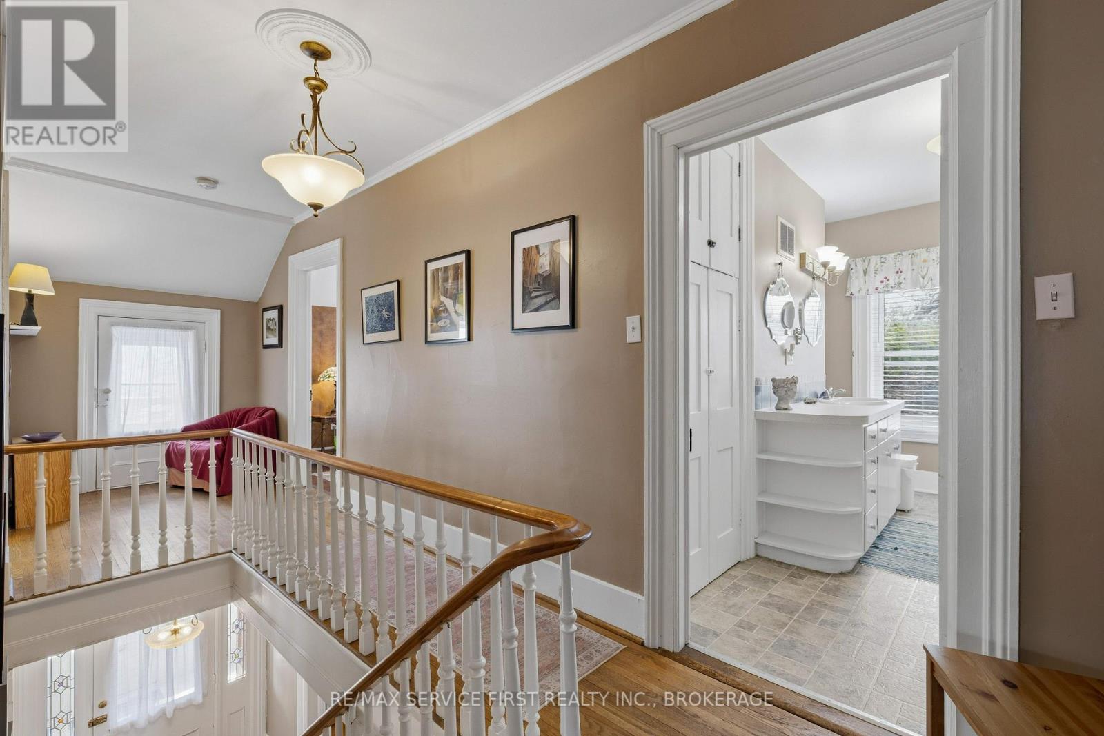 15 GRAHAM STREET E - 27