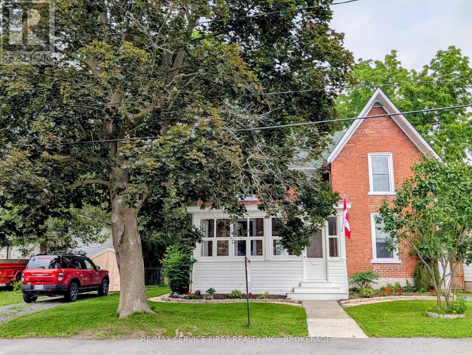 15 GRAHAM STREET E - 3