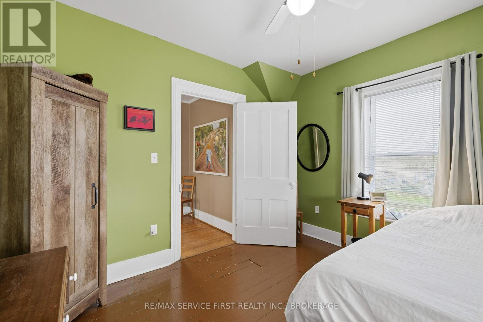 15 GRAHAM STREET E - 31