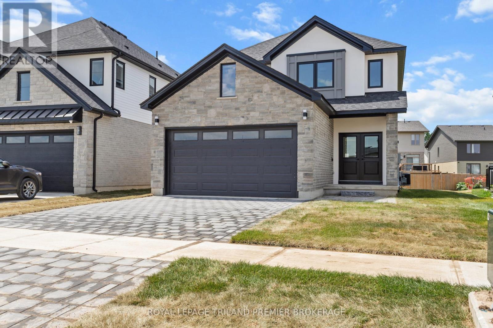 262 HESSELMAN CRESCENT - 1