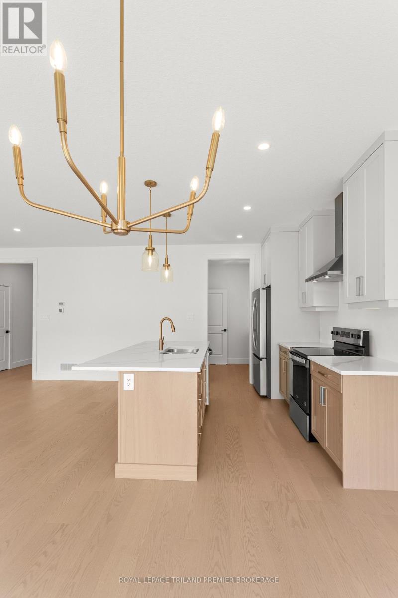 262 HESSELMAN CRESCENT - 12