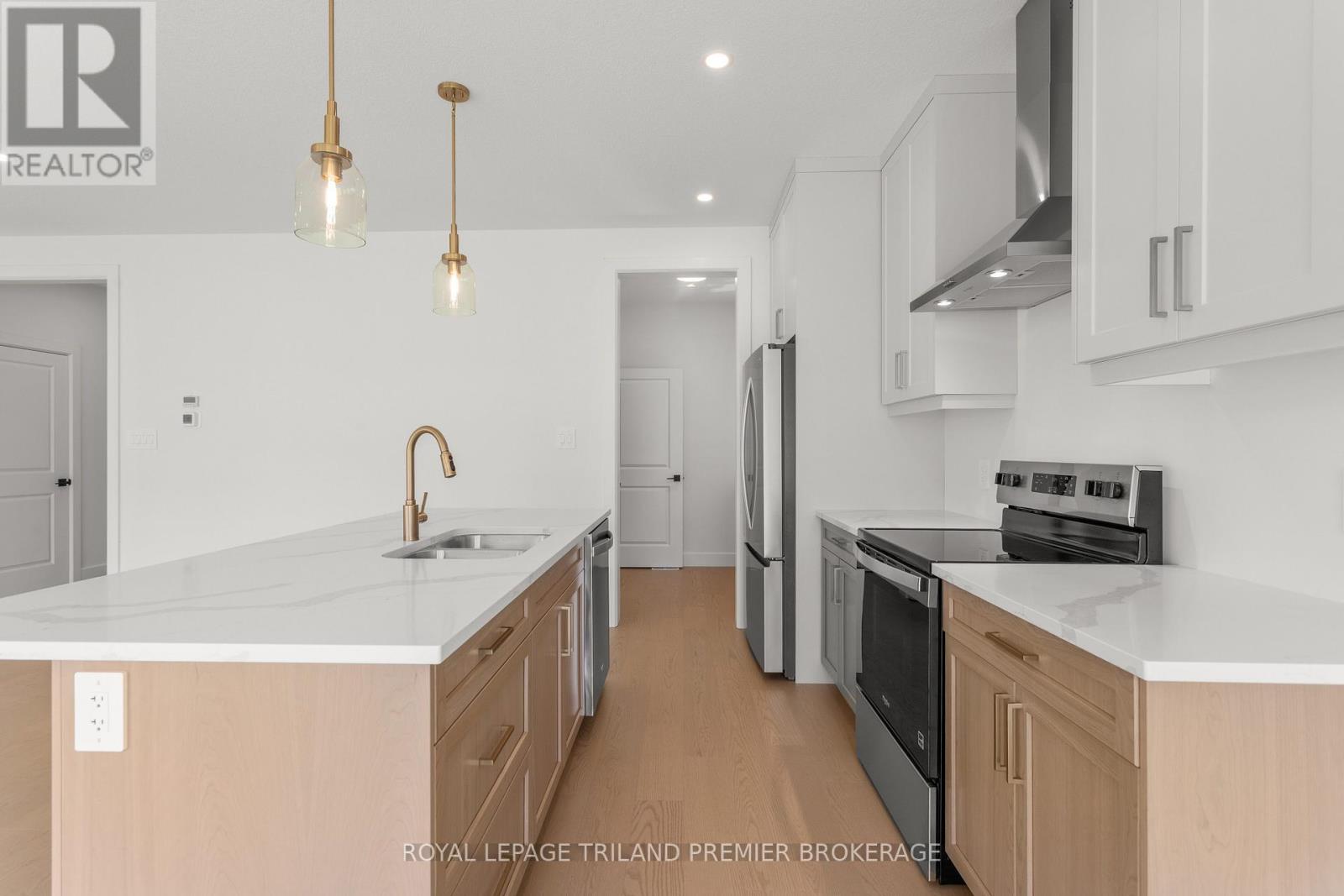 262 HESSELMAN CRESCENT - 13