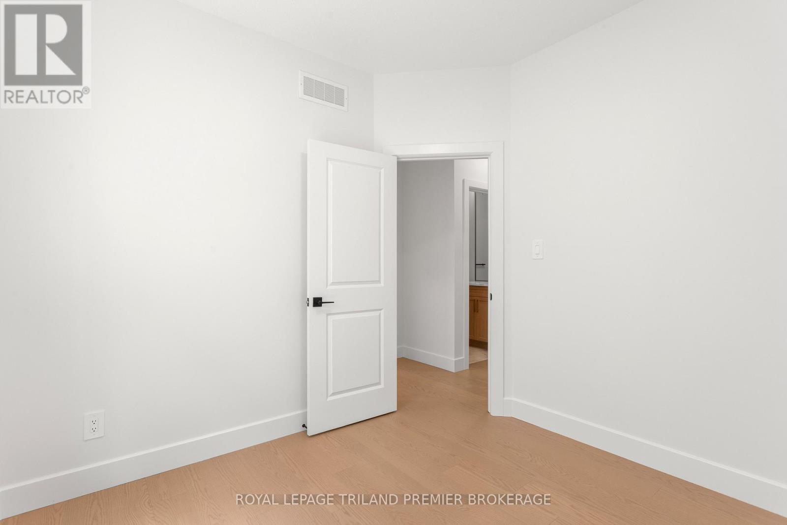 262 HESSELMAN CRESCENT - 16