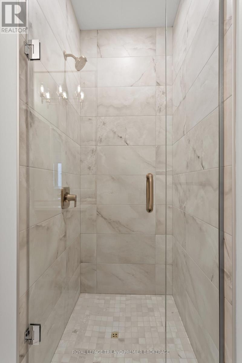 262 HESSELMAN CRESCENT - 18