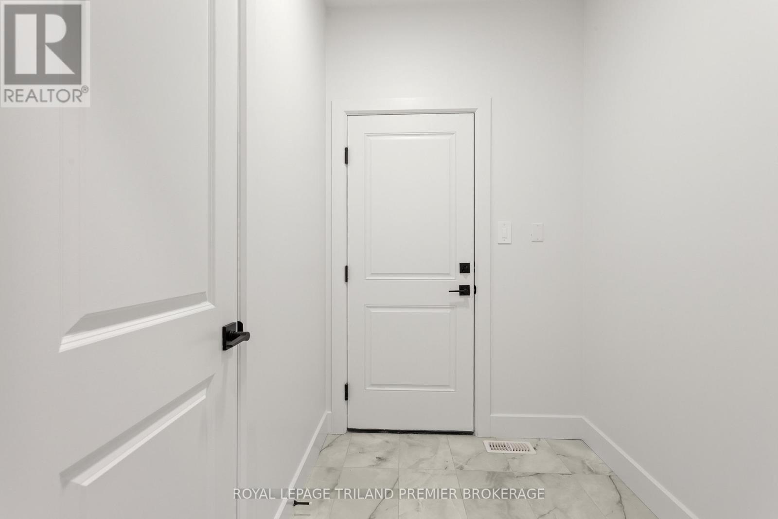 262 HESSELMAN CRESCENT - 19