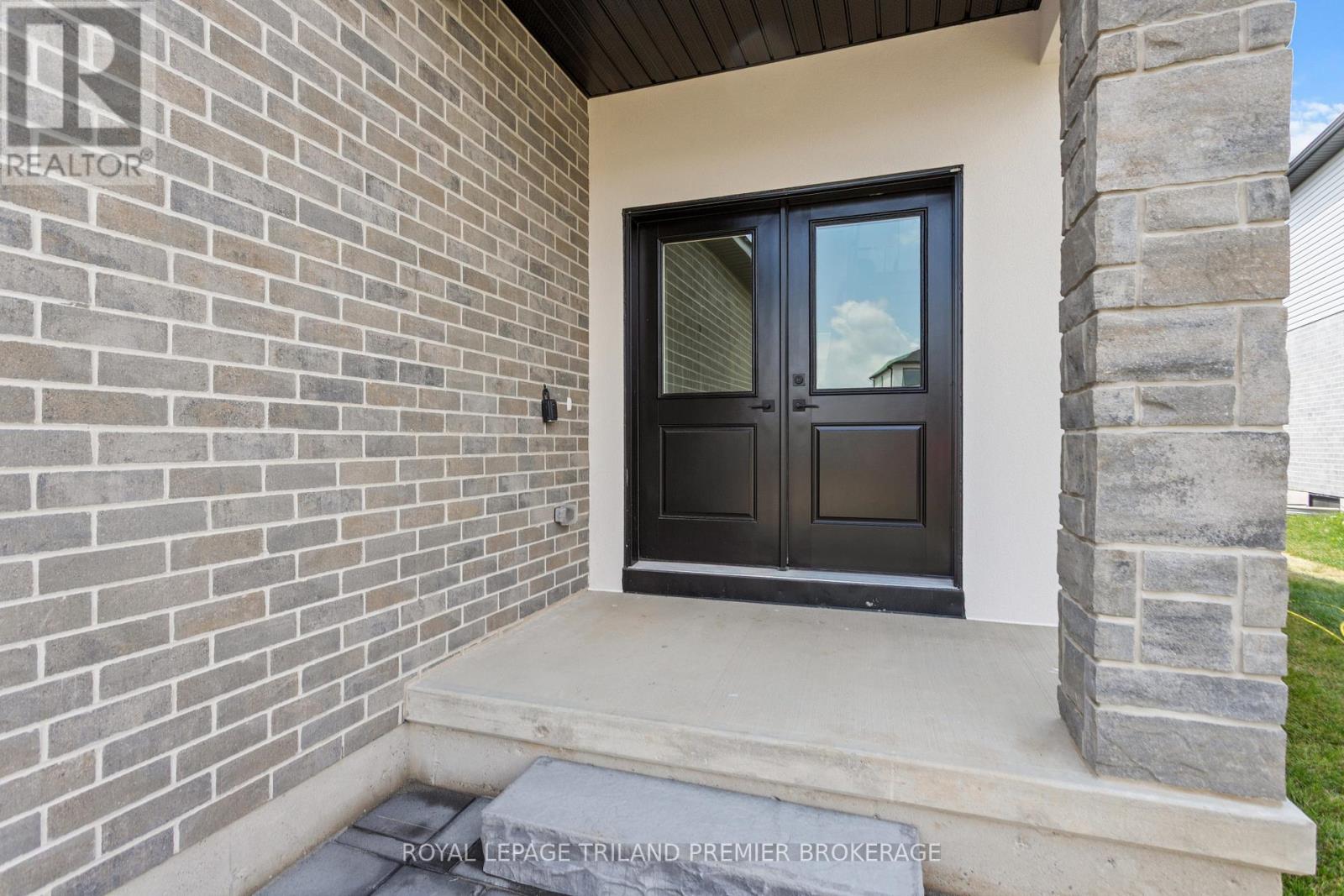 262 HESSELMAN CRESCENT - 2