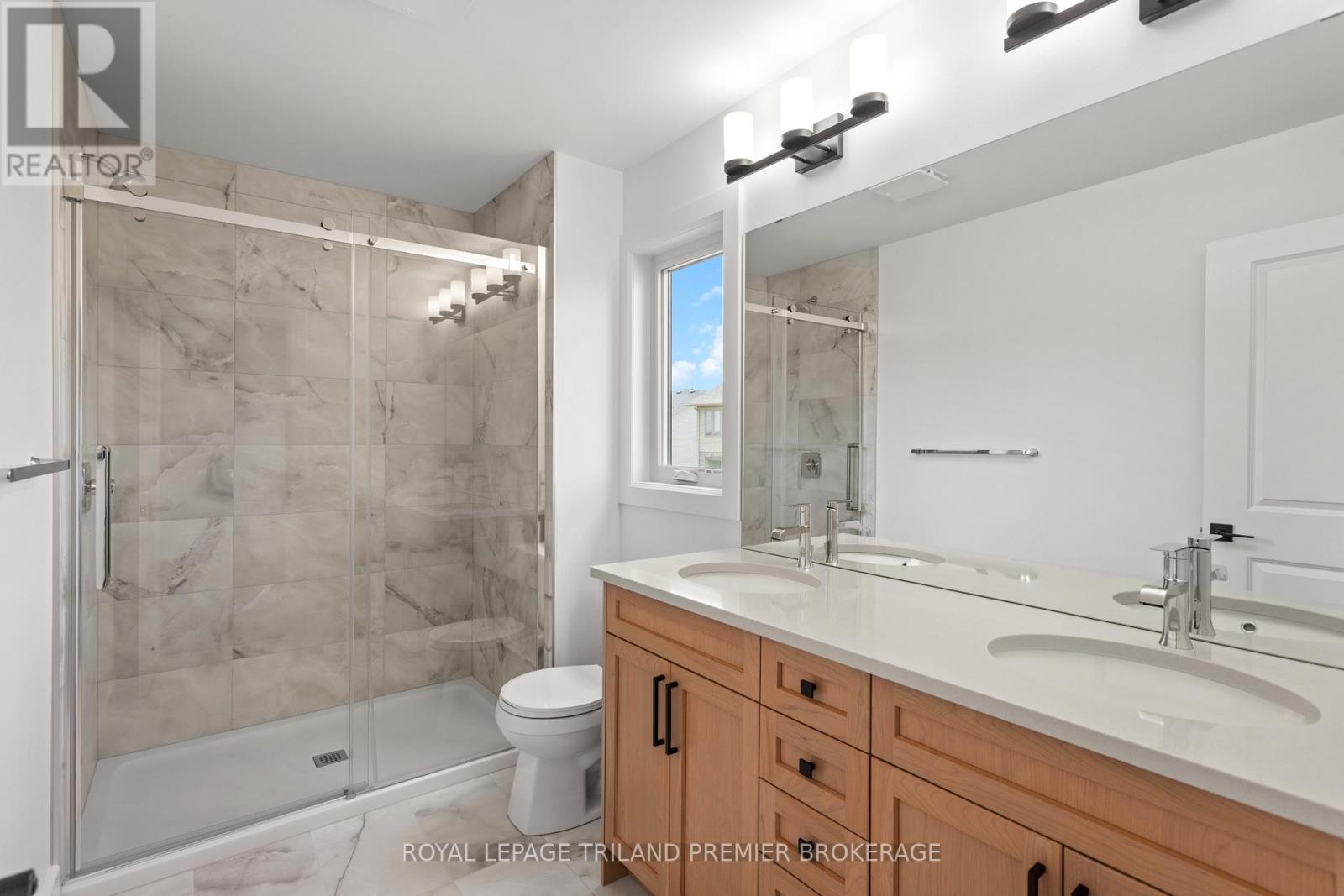 262 HESSELMAN CRESCENT - 23
