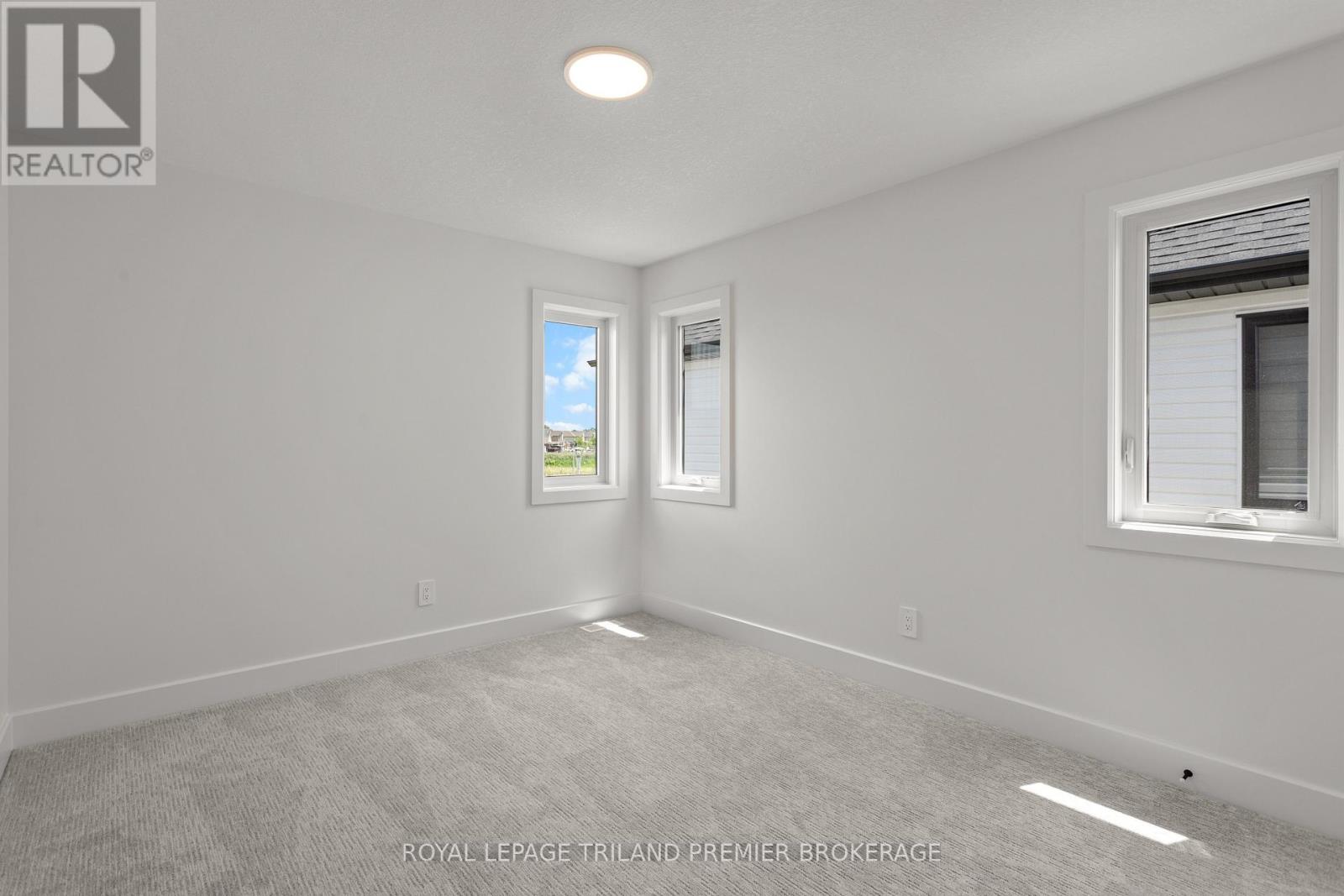 262 HESSELMAN CRESCENT - 30