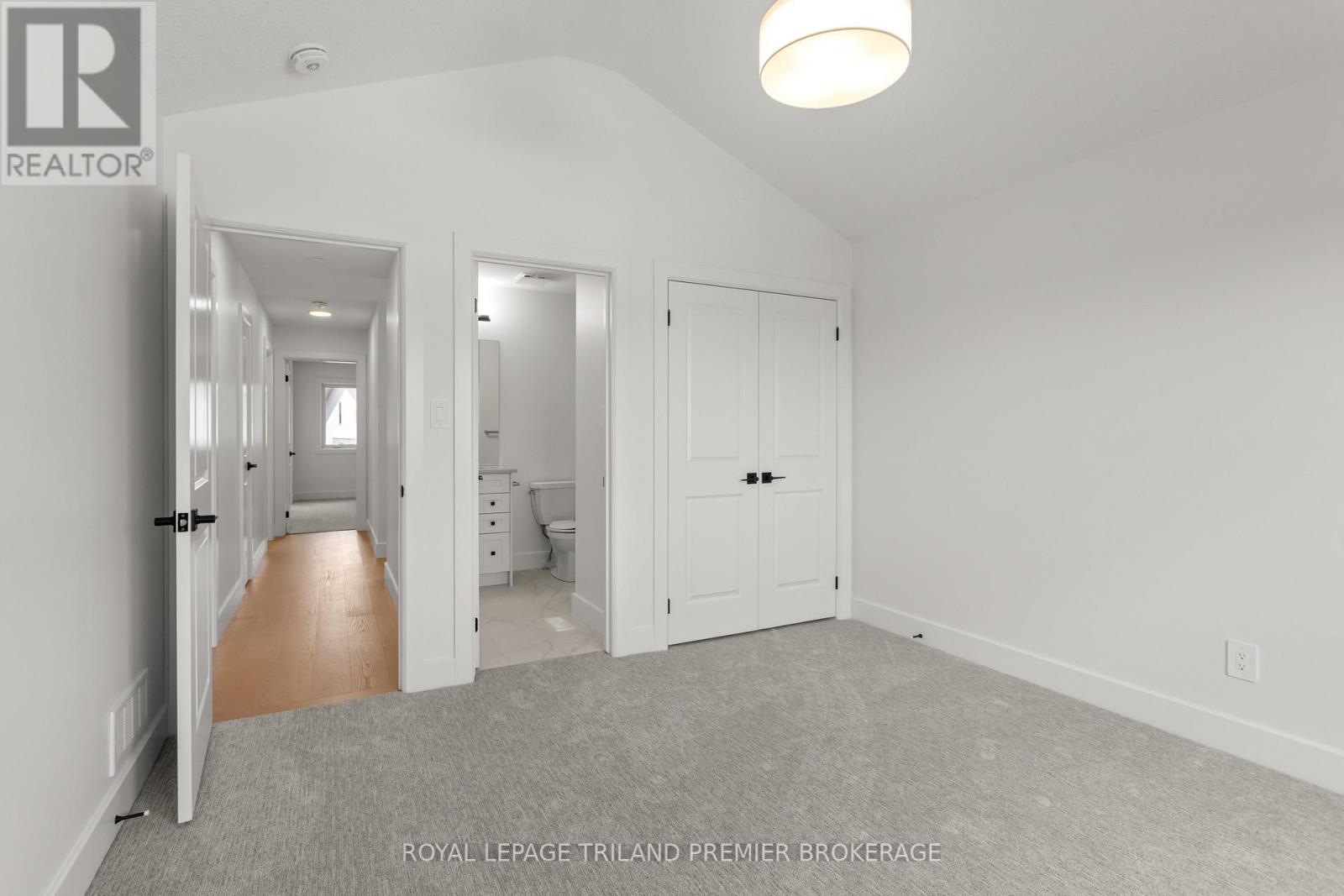 262 HESSELMAN CRESCENT - 32