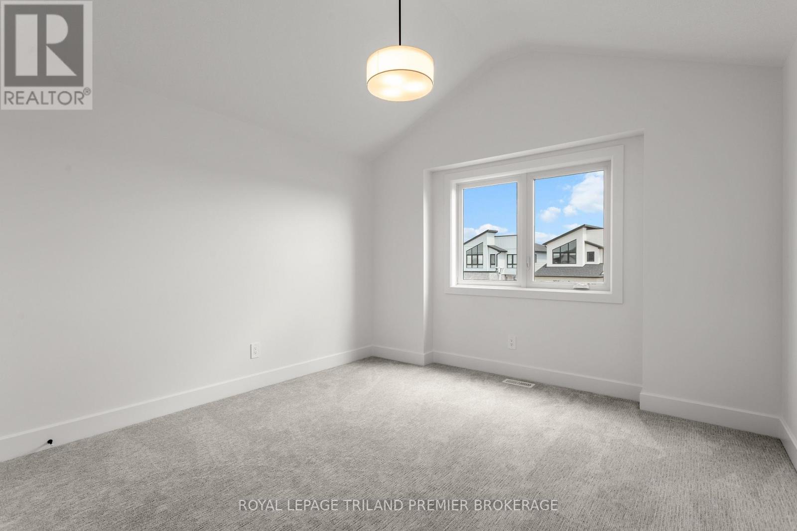 262 HESSELMAN CRESCENT - 33