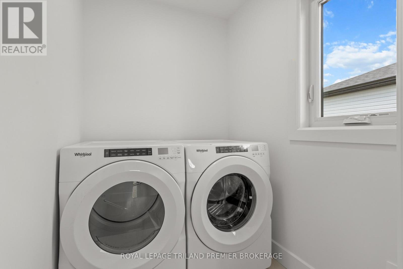 262 HESSELMAN CRESCENT - 34