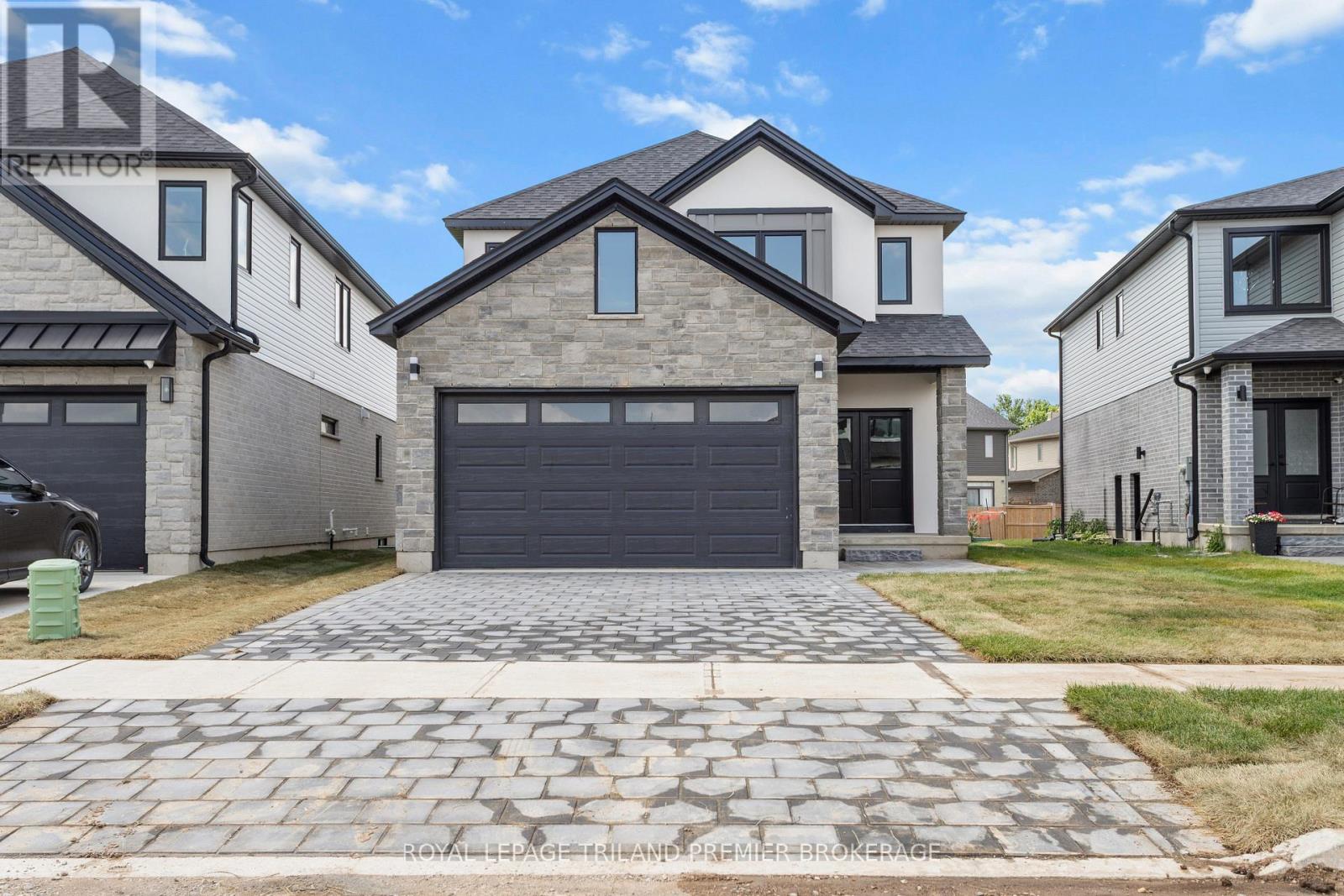 262 HESSELMAN CRESCENT - 35