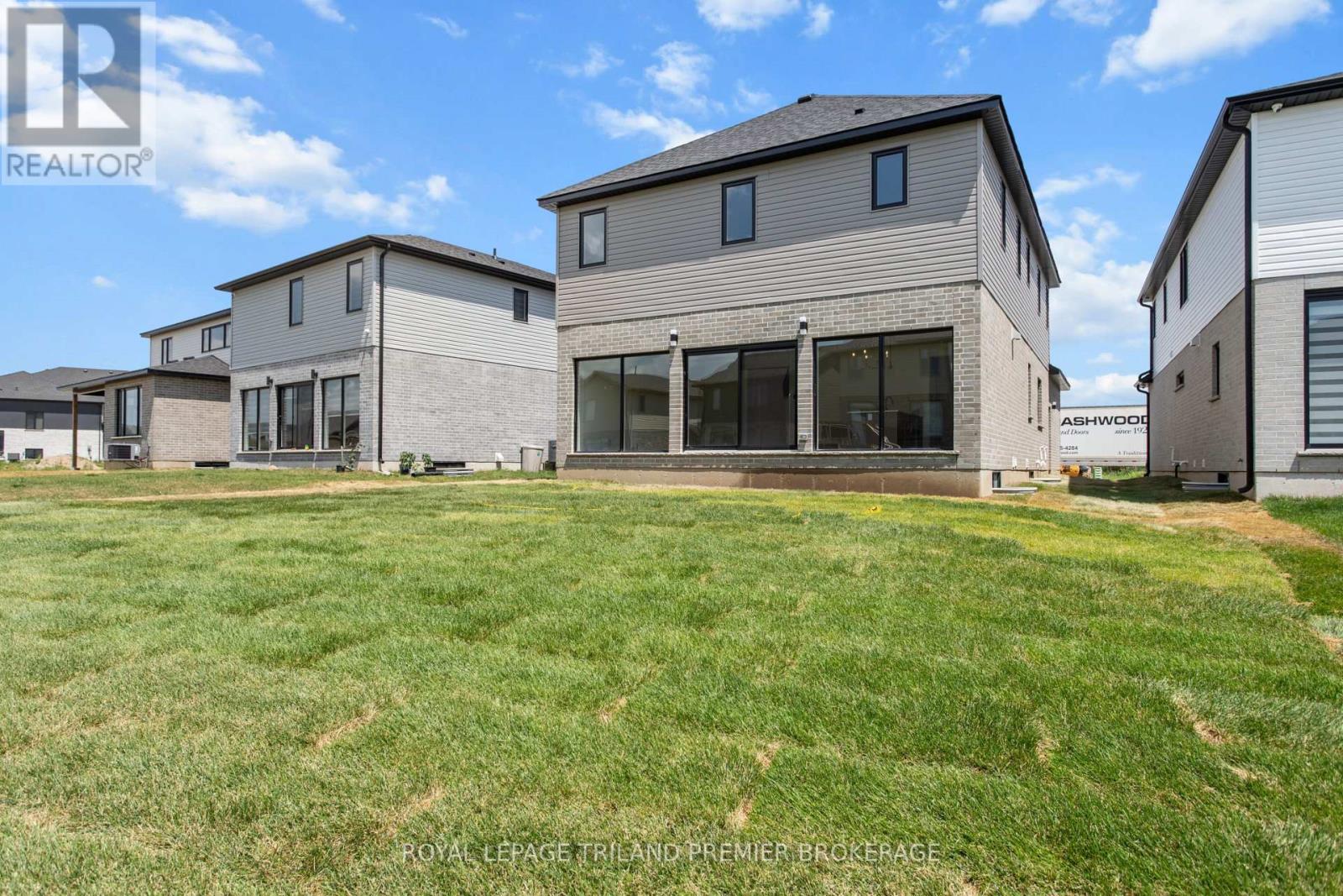 262 HESSELMAN CRESCENT - 37