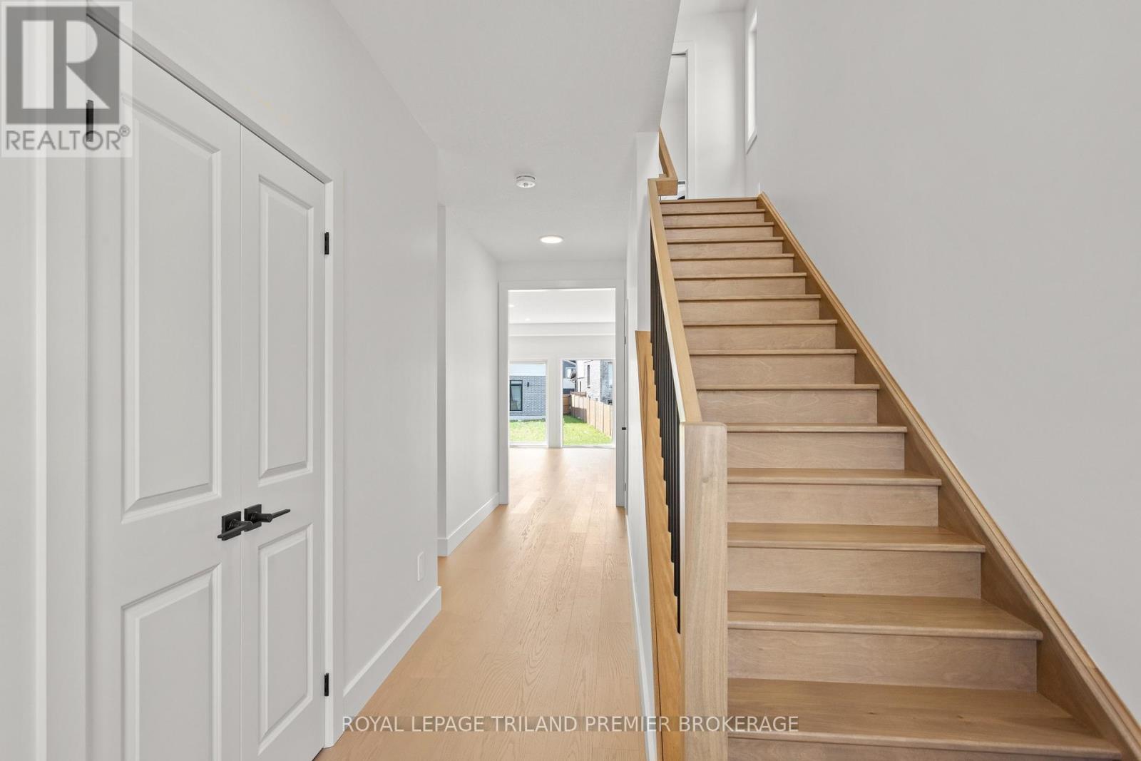 262 HESSELMAN CRESCENT - 4