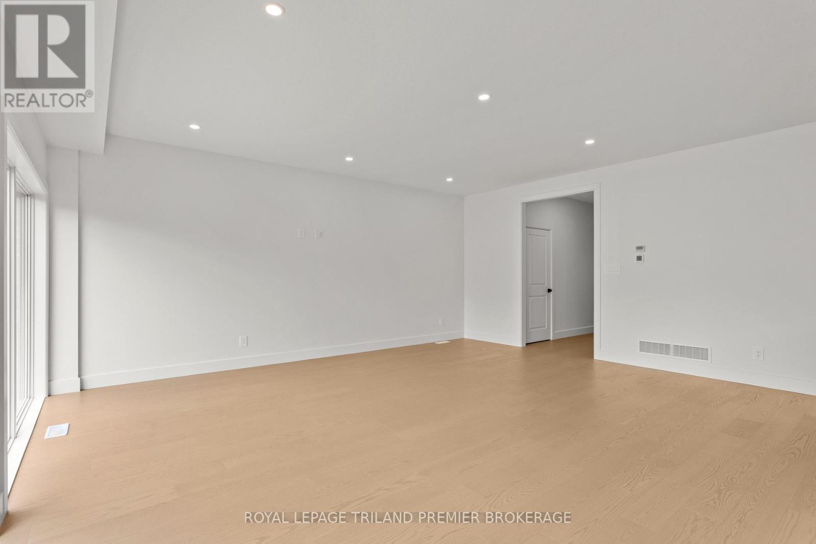 262 HESSELMAN CRESCENT - 7
