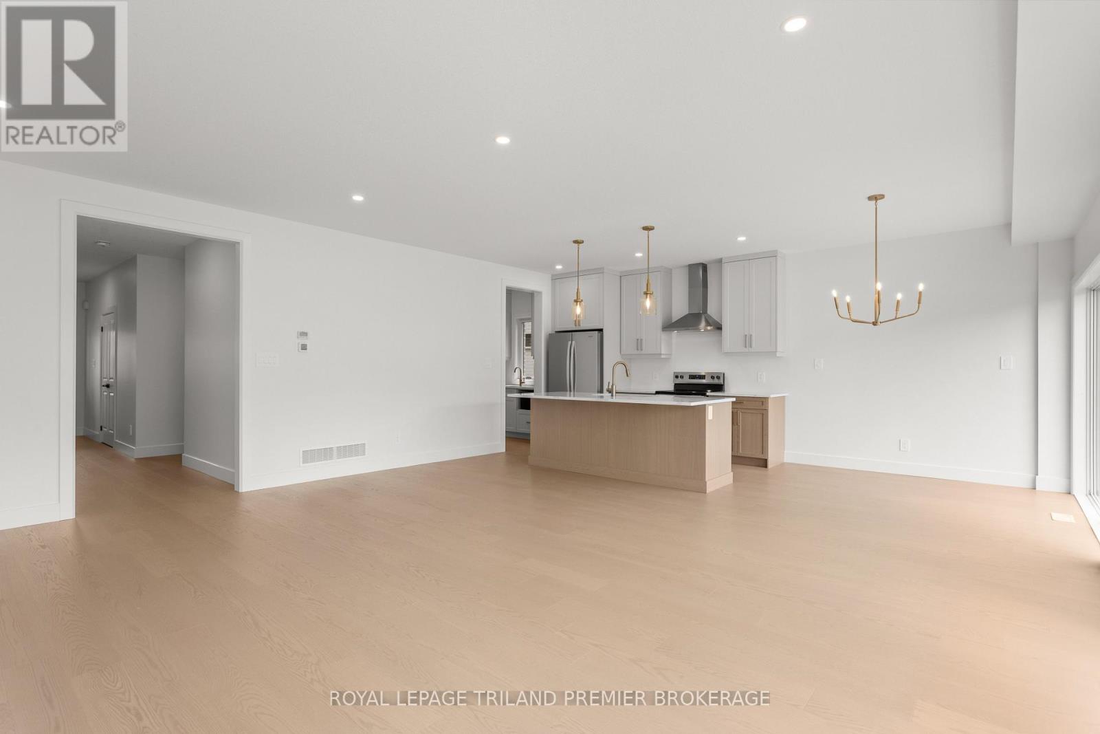 262 HESSELMAN CRESCENT - 8