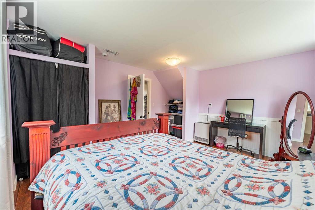 370 16 Avenue - 38