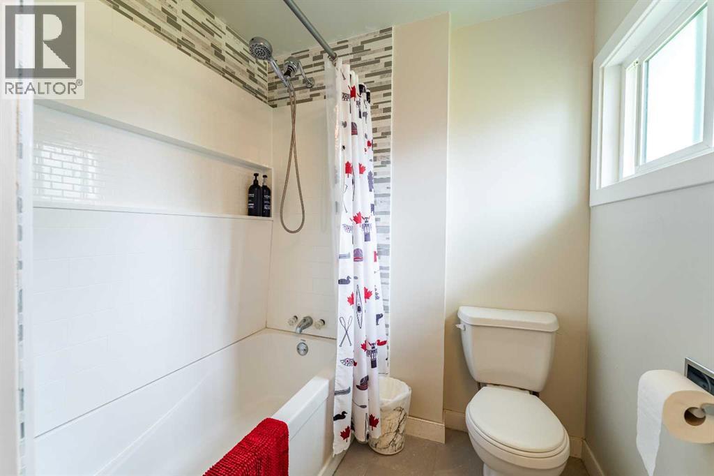 370 16 Avenue - 45