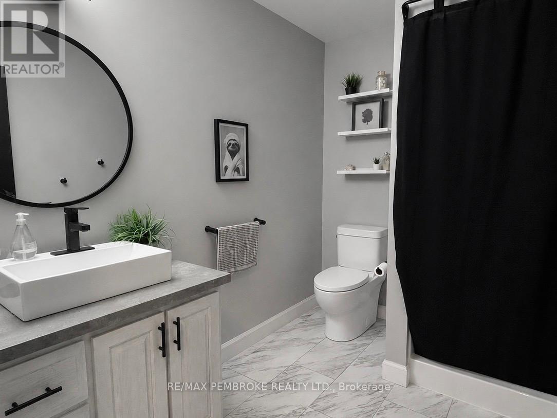 4 Bed, 2 Bath House for Sale in Pembroke – 180 GARDEN STREET, Pembroke – MLS# X13535086 - Image 17