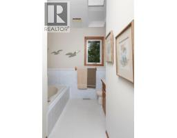 3319 Lloyd Road, Canyon, BC V0B1C1 Photo 22
