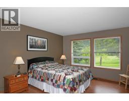 Bedroom - 3319 Lloyd Road, Canyon, BC V0B1C1 Photo 17