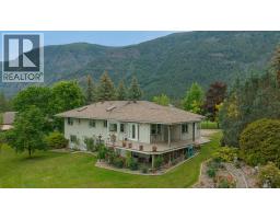 3319 Lloyd Road, Canyon, BC V0B1C1 Photo 49