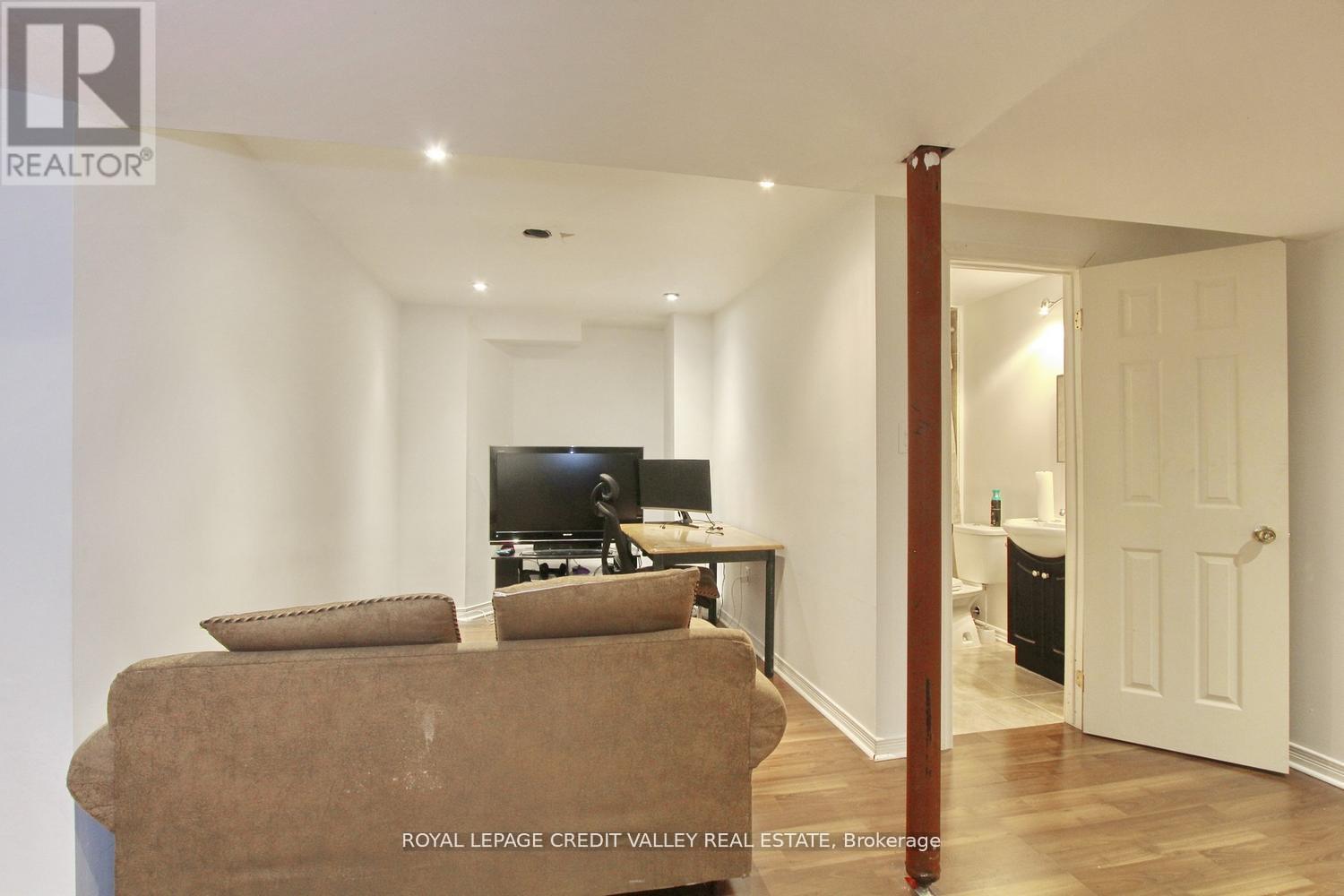 4 KANATA ROAD - 40