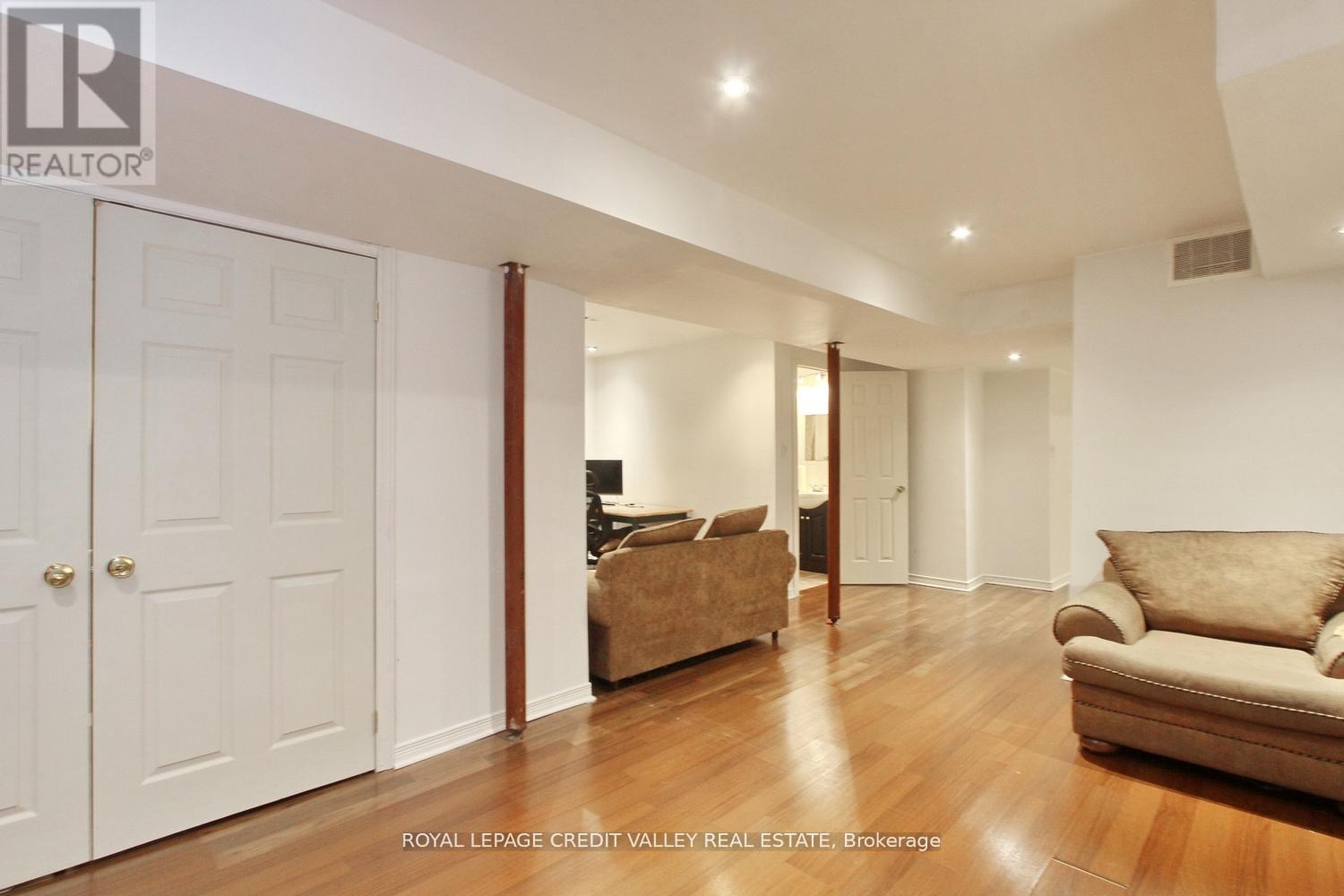 4 KANATA ROAD - 41