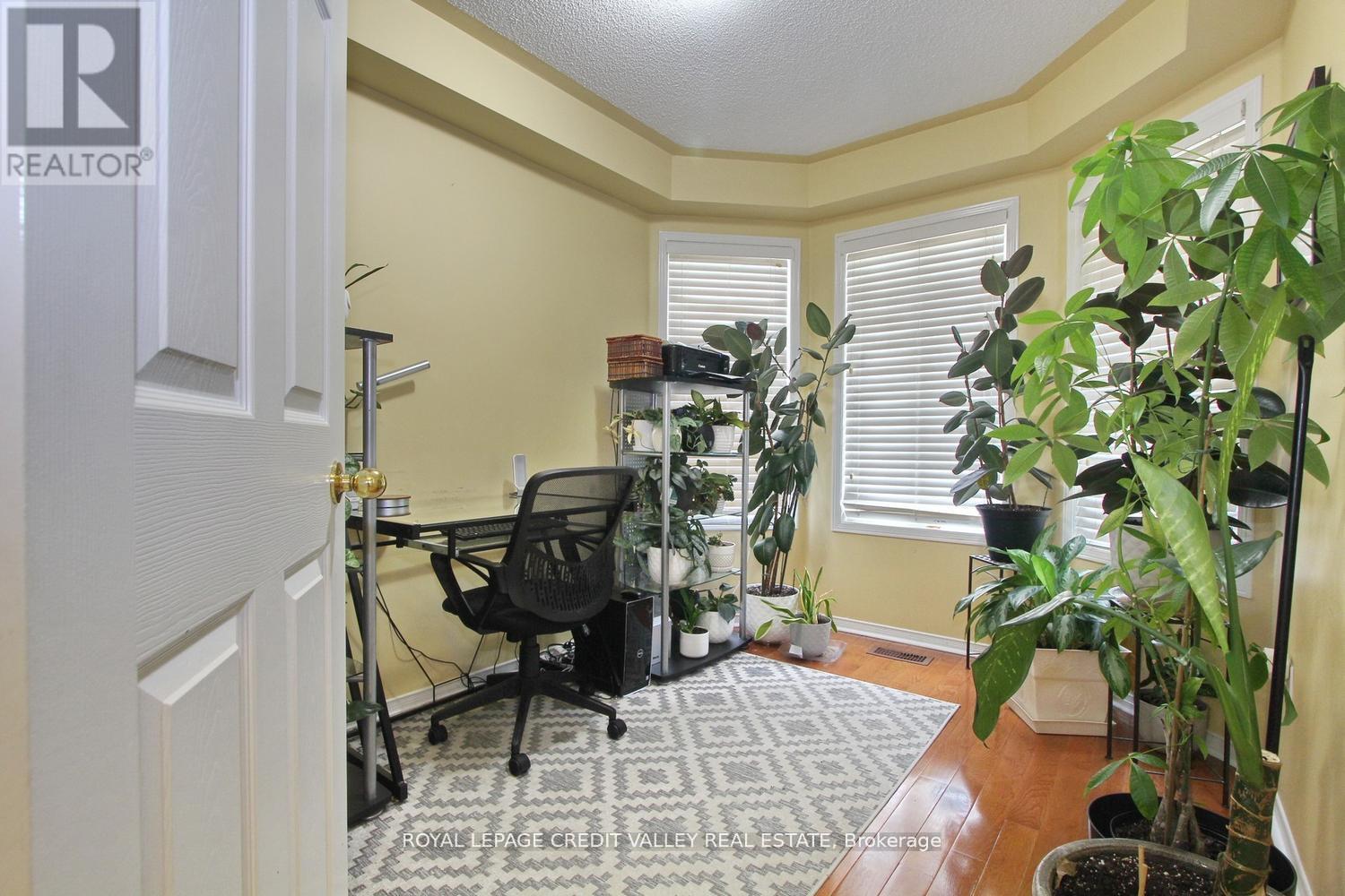 4 KANATA ROAD - 6