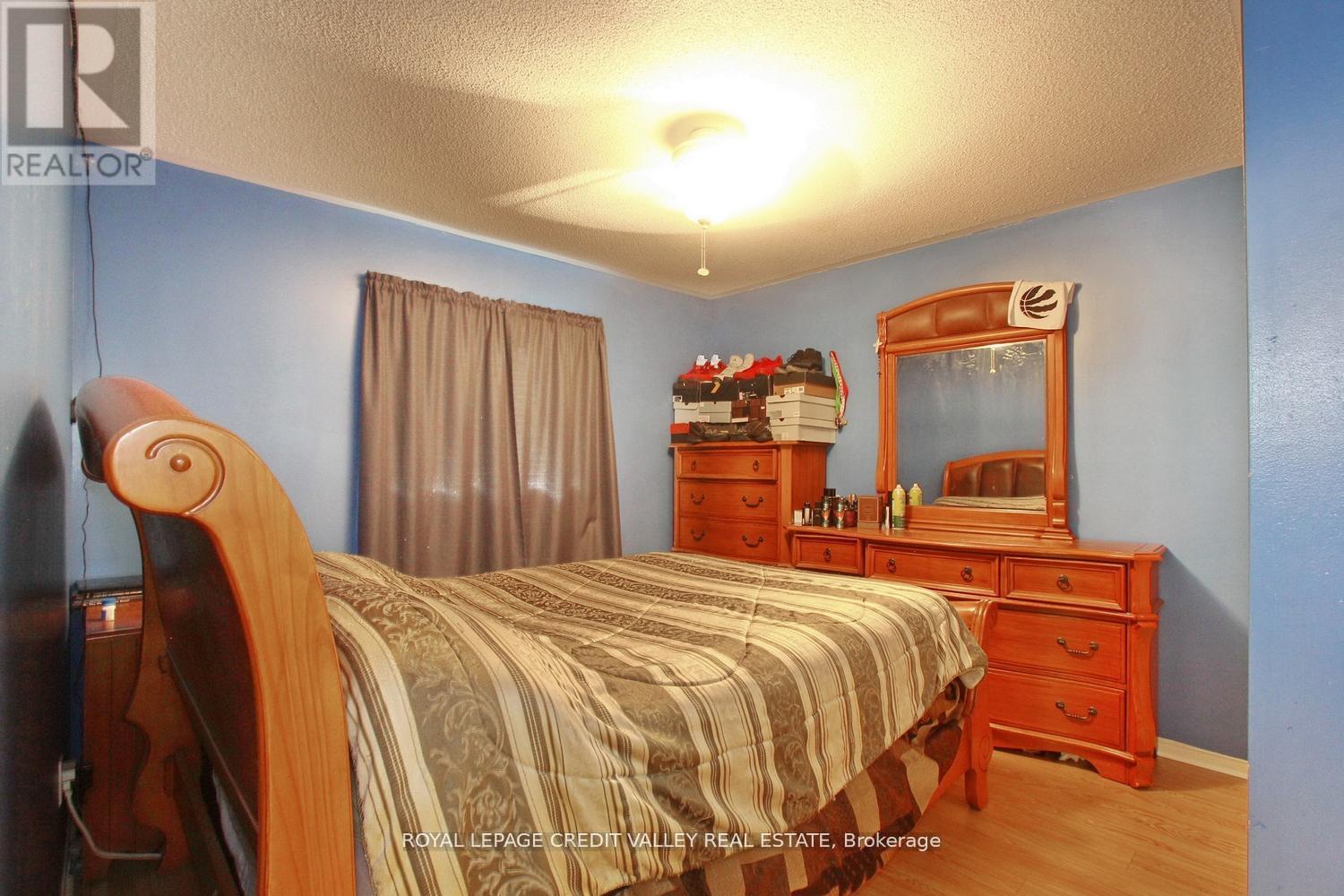 4 KANATA ROAD - 35