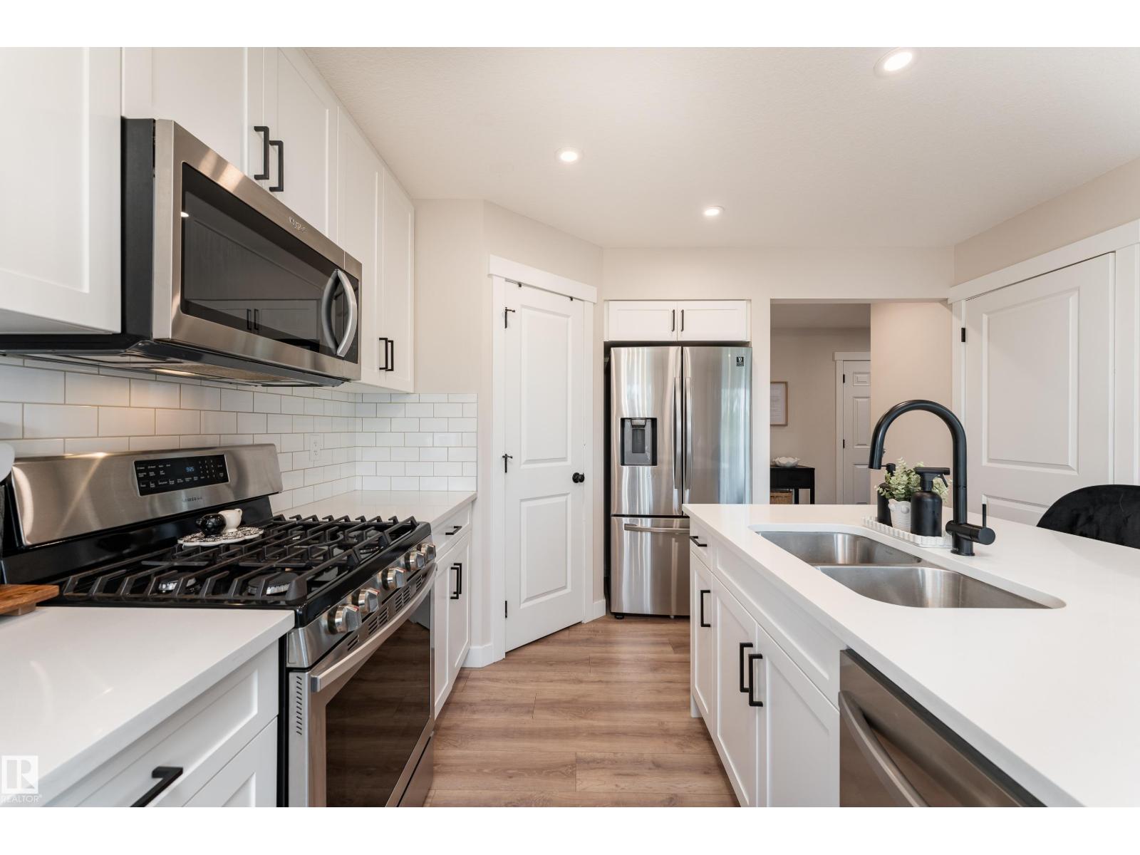 584 MEADOWVIEW DR - 20
