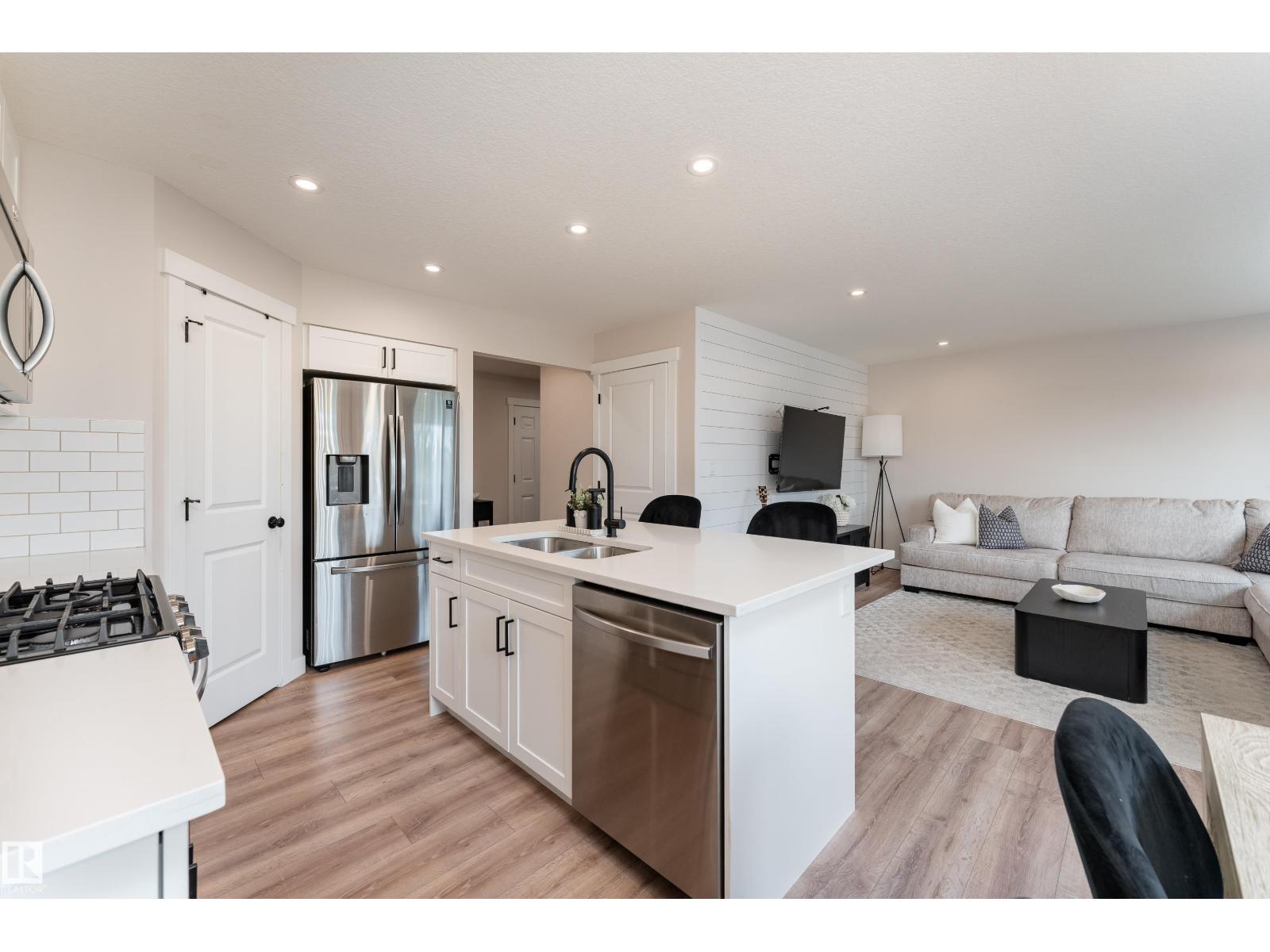584 MEADOWVIEW DR - 19