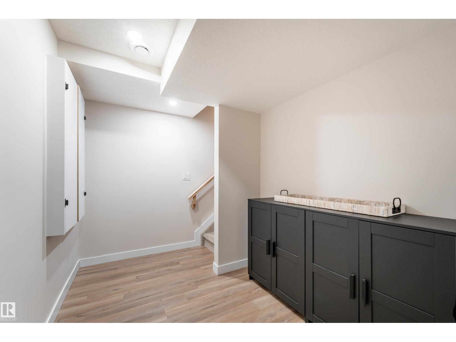 584 MEADOWVIEW DR - 25