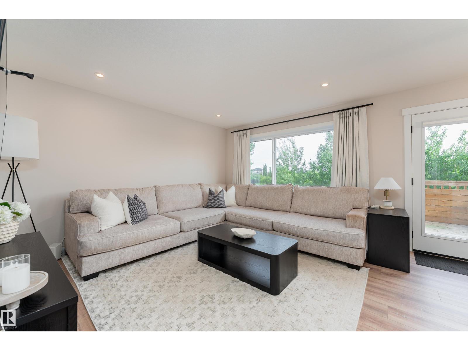 584 MEADOWVIEW DR - 11