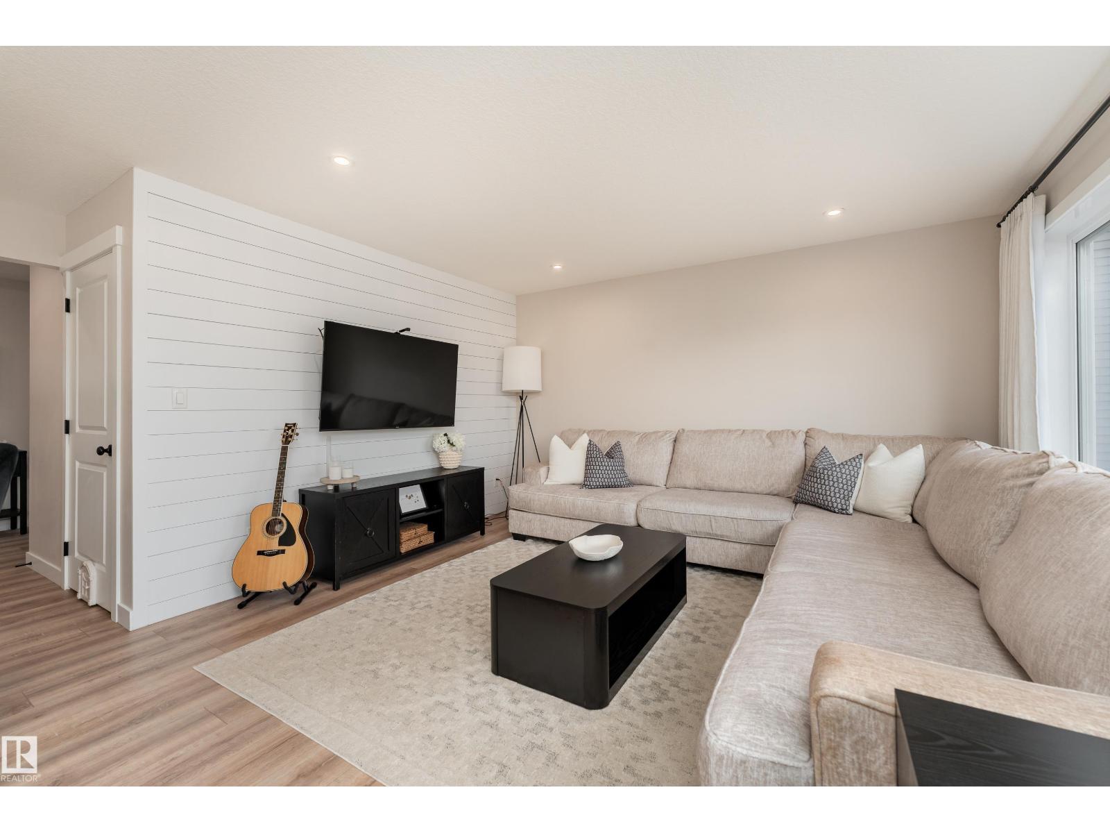 584 MEADOWVIEW DR - 13
