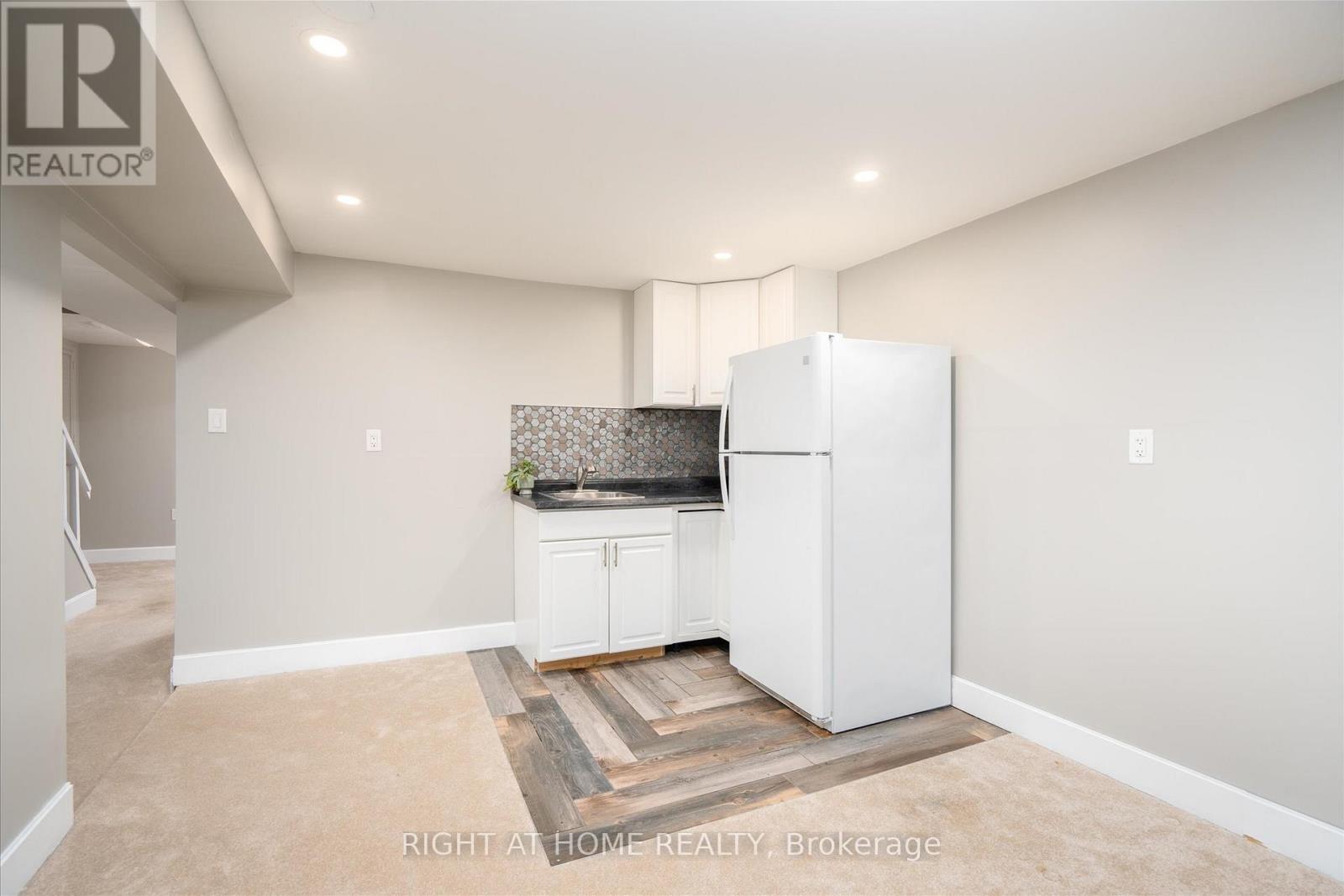 1306 FENELON CRESCENT - 17