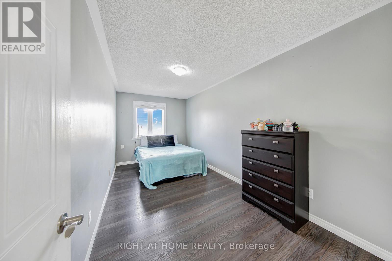 11 POTTER CRESCENT - 13