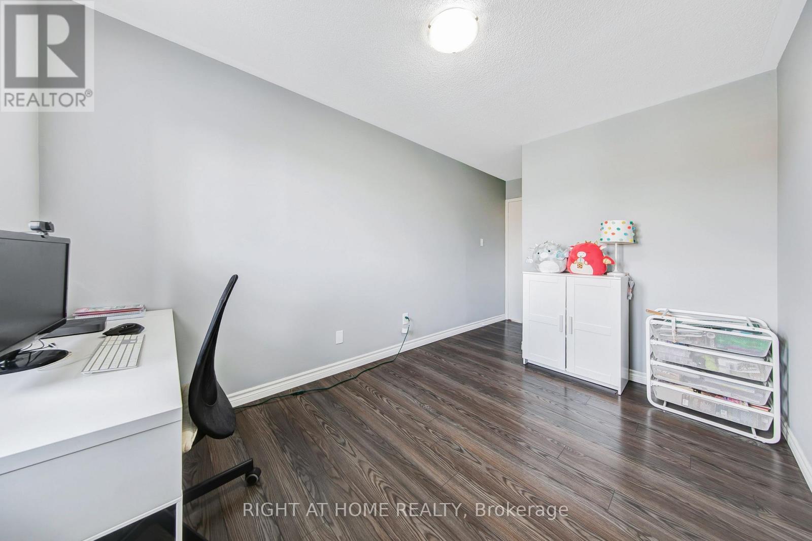 11 POTTER CRESCENT - 14