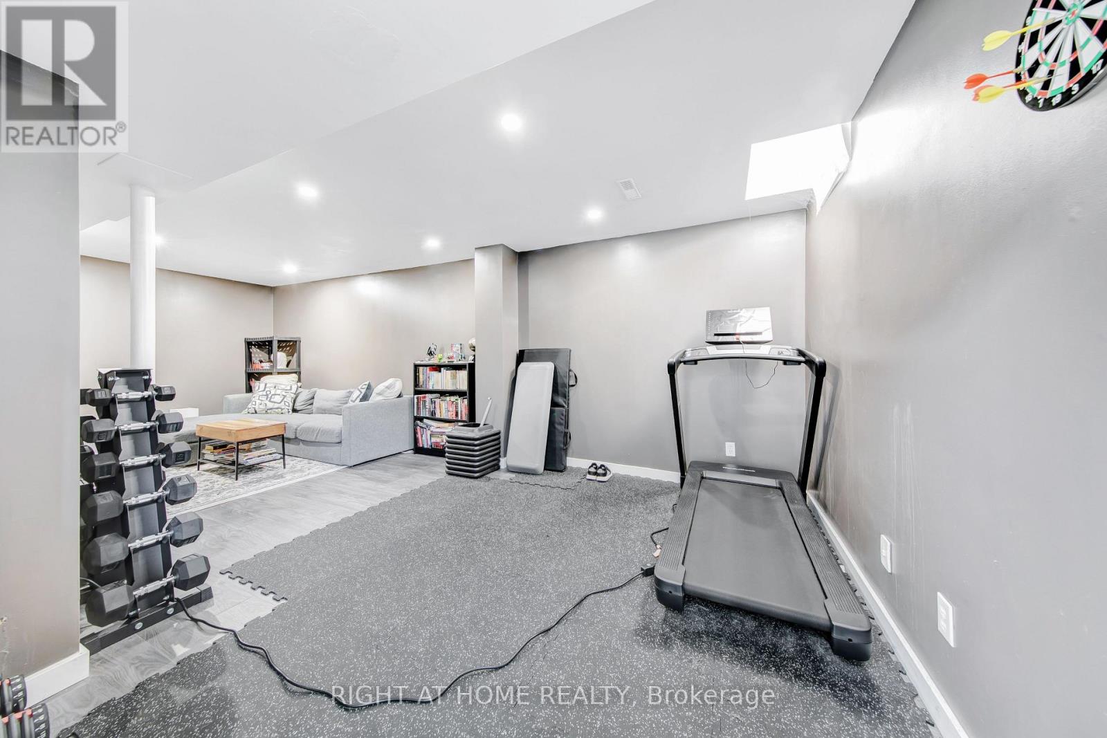 11 POTTER CRESCENT - 16