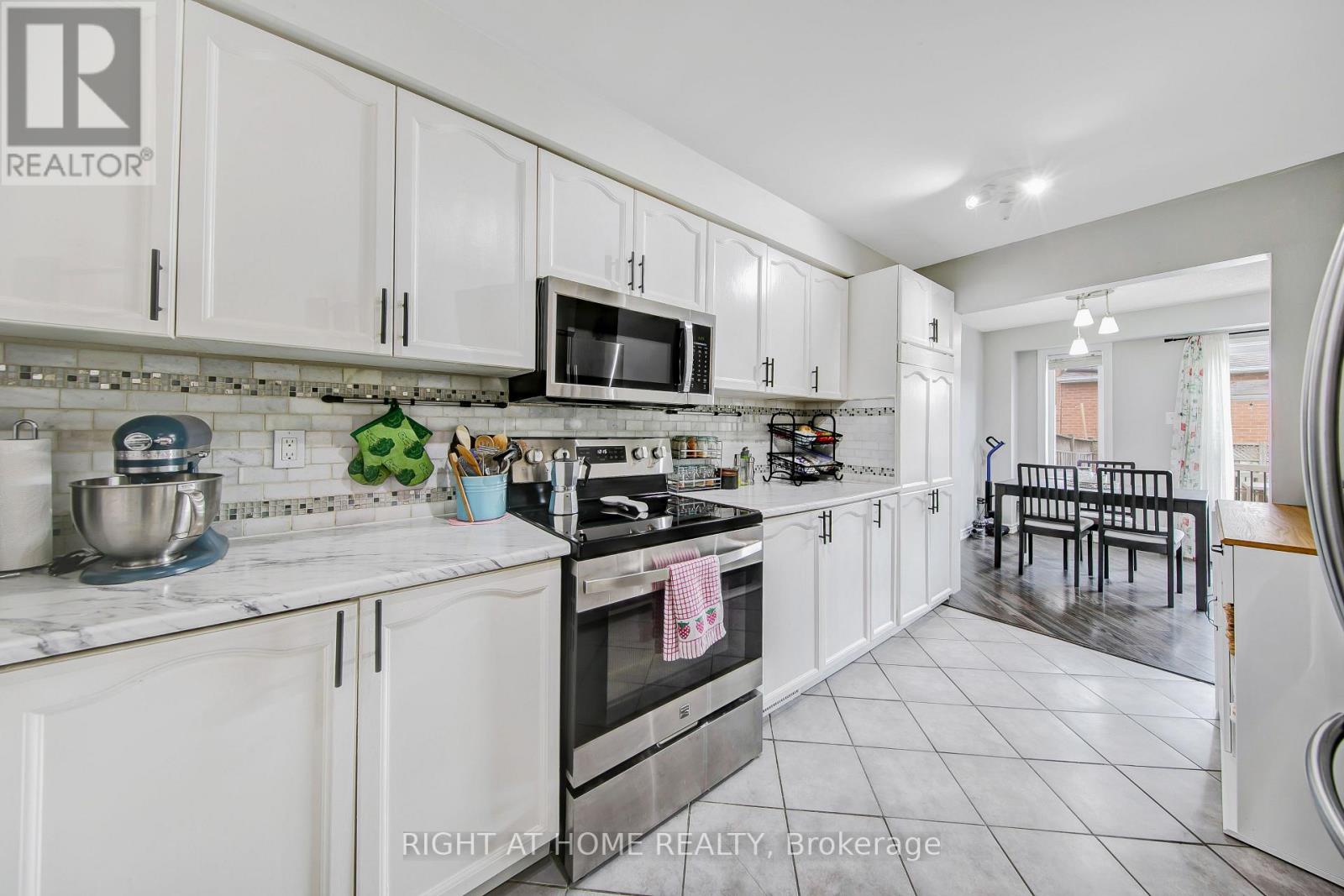 11 POTTER CRESCENT - 2