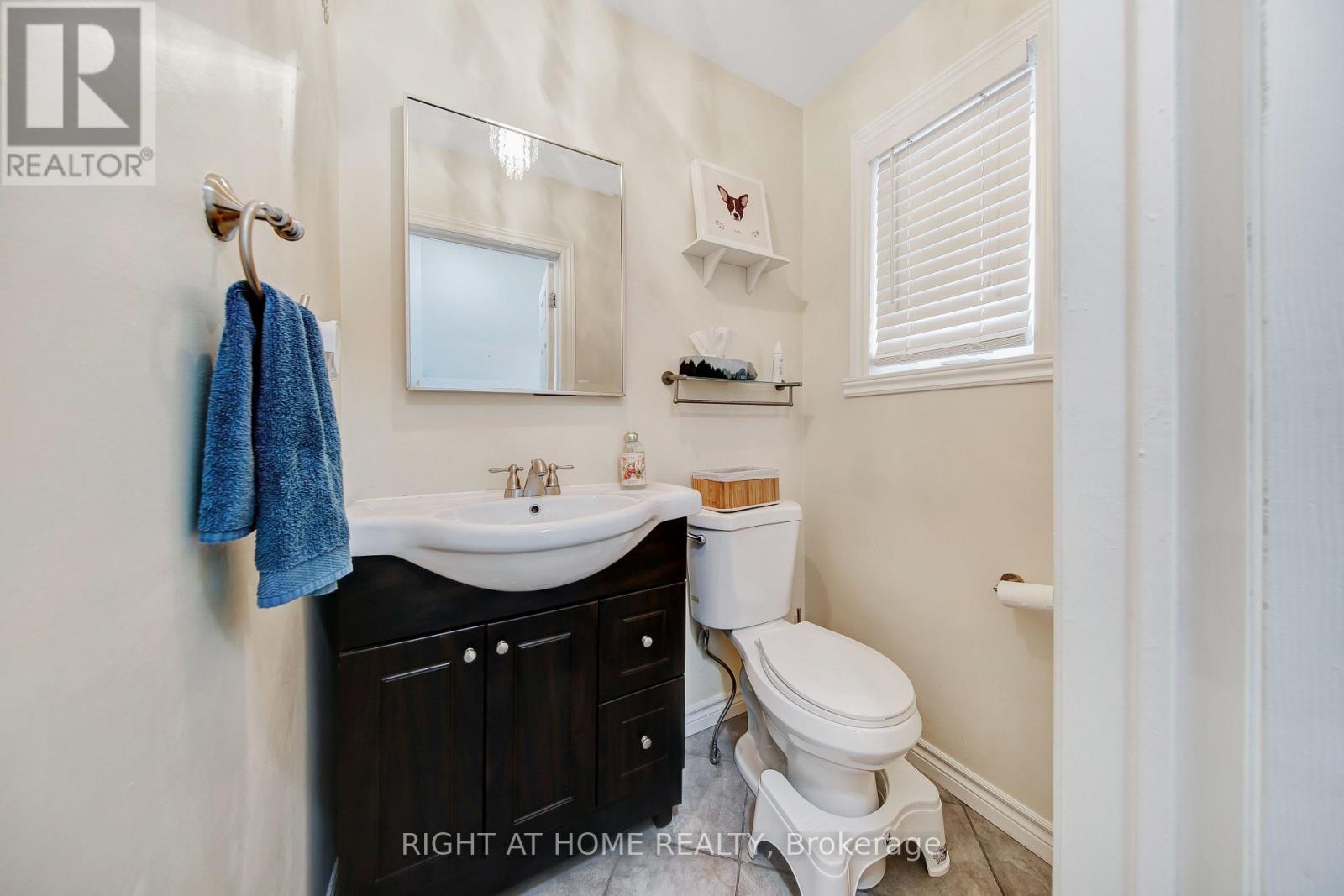 11 POTTER CRESCENT - 8