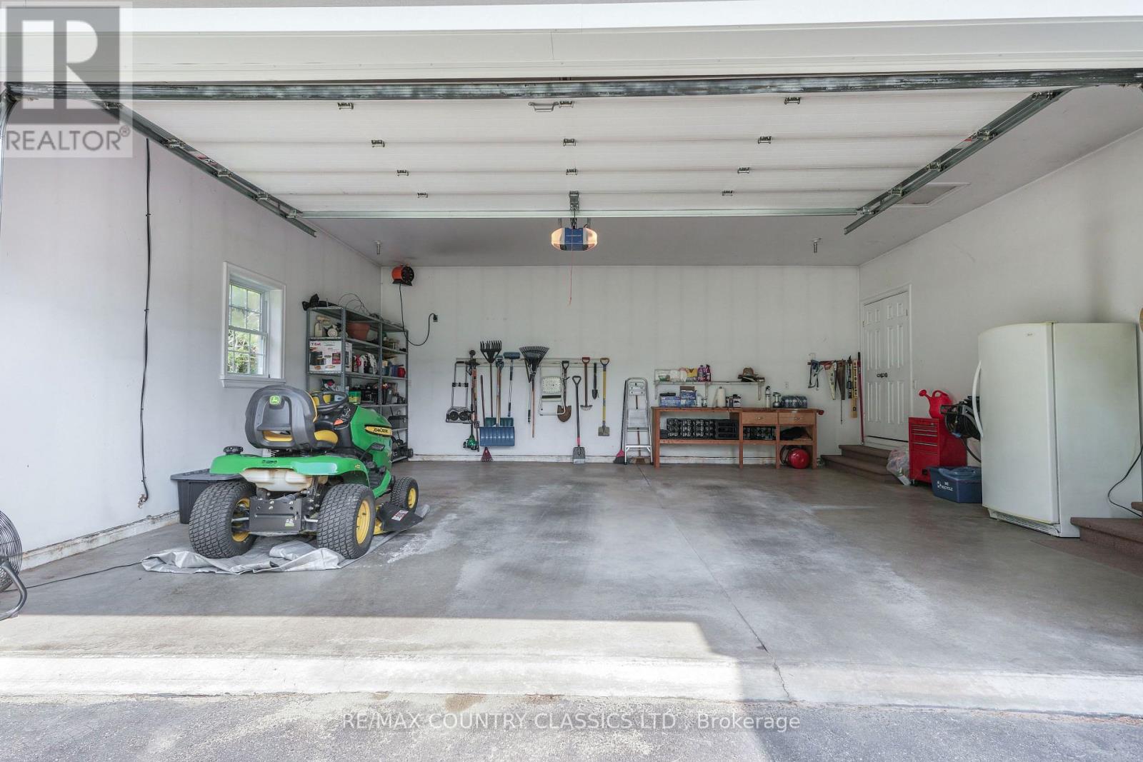 18 WILSON LANE - 23
