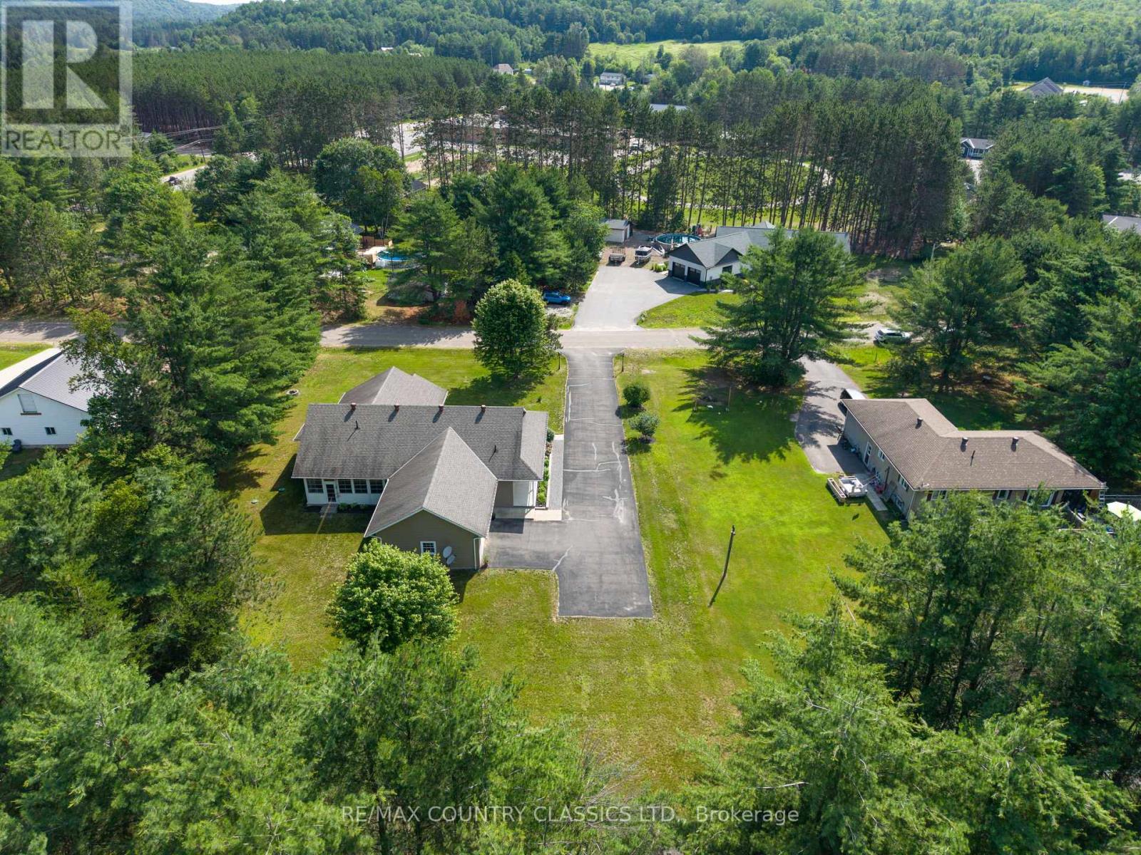 18 WILSON LANE - 6