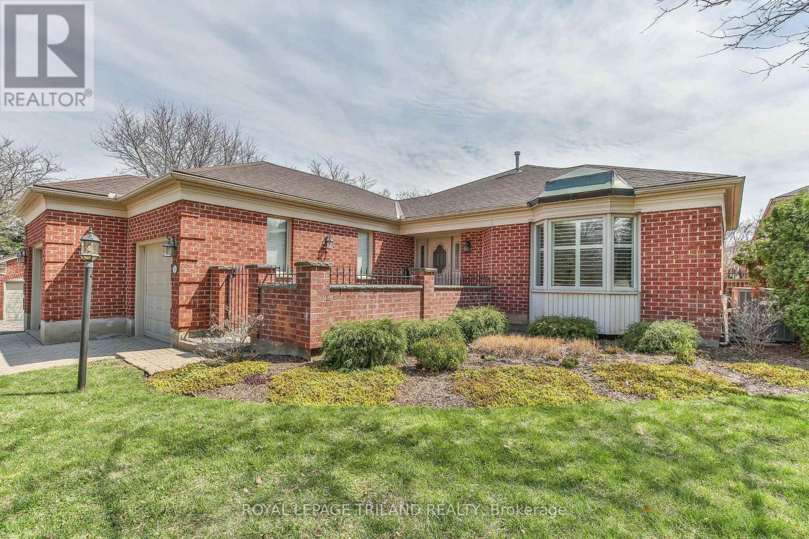 #8 60 ROSECLIFFE CRESCENT - 2