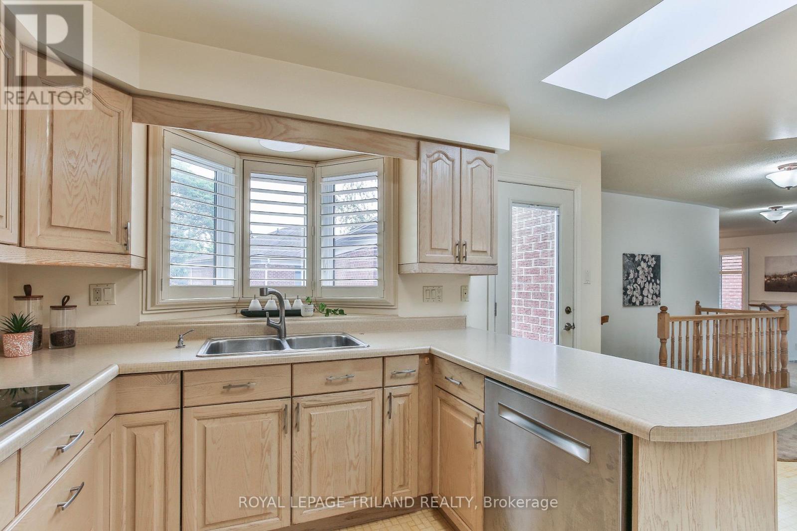 #8 60 ROSECLIFFE CRESCENT - 11