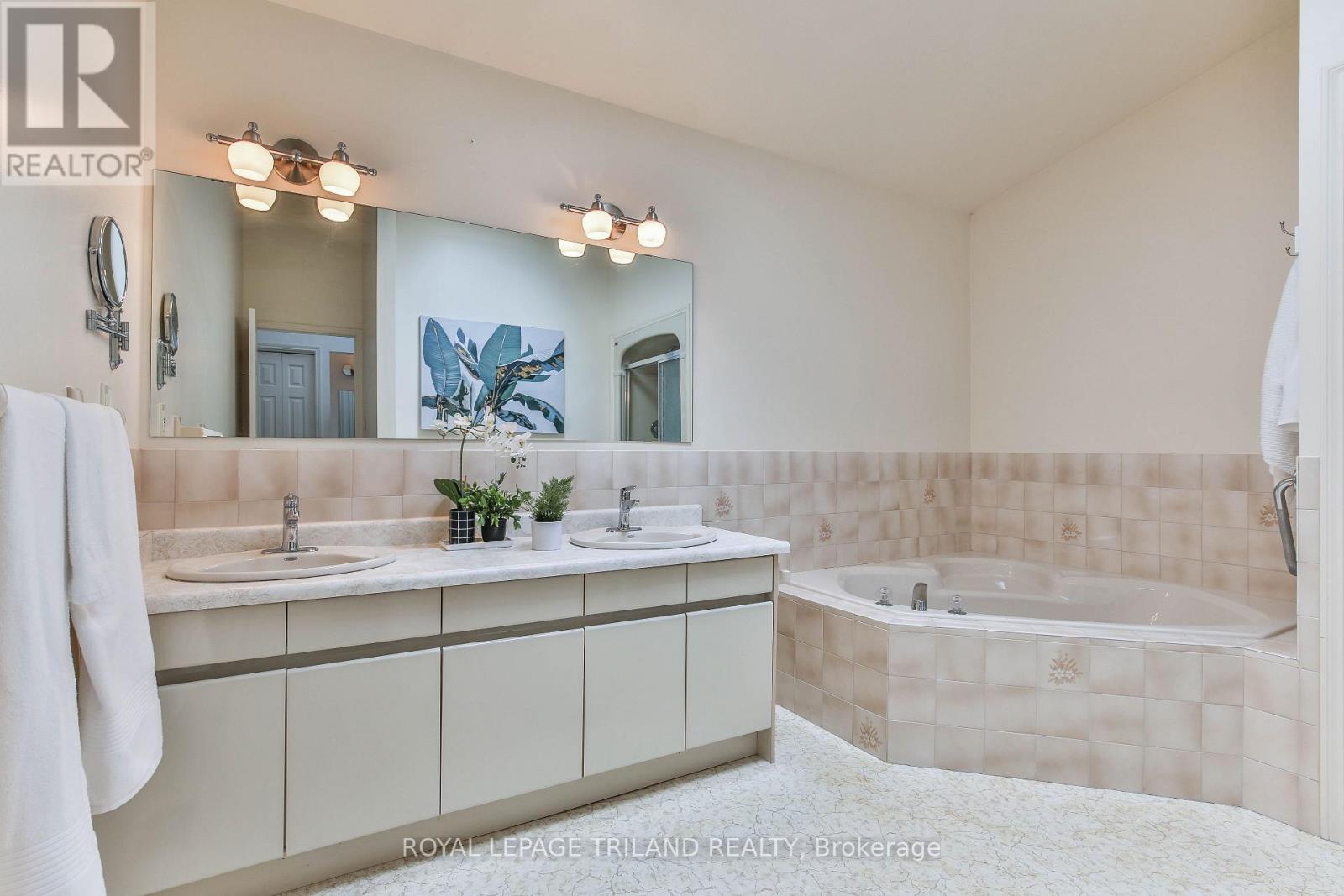 #8 60 ROSECLIFFE CRESCENT - 28