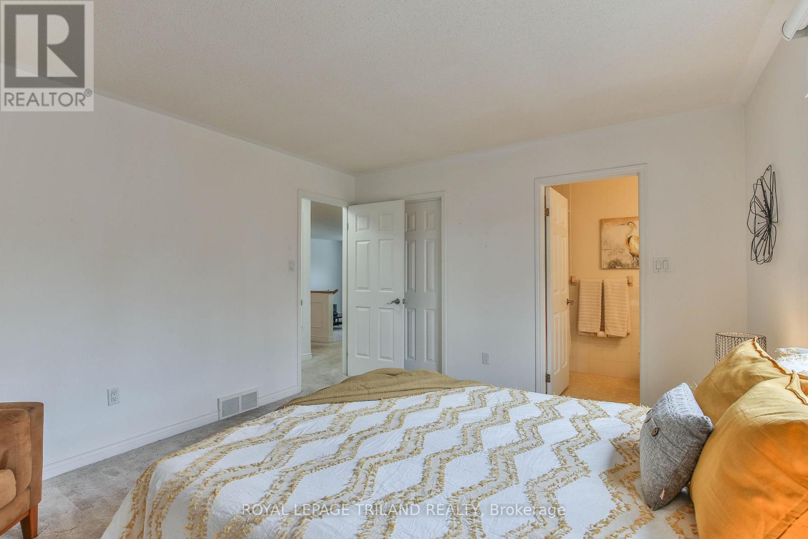 #8 60 ROSECLIFFE CRESCENT - 32