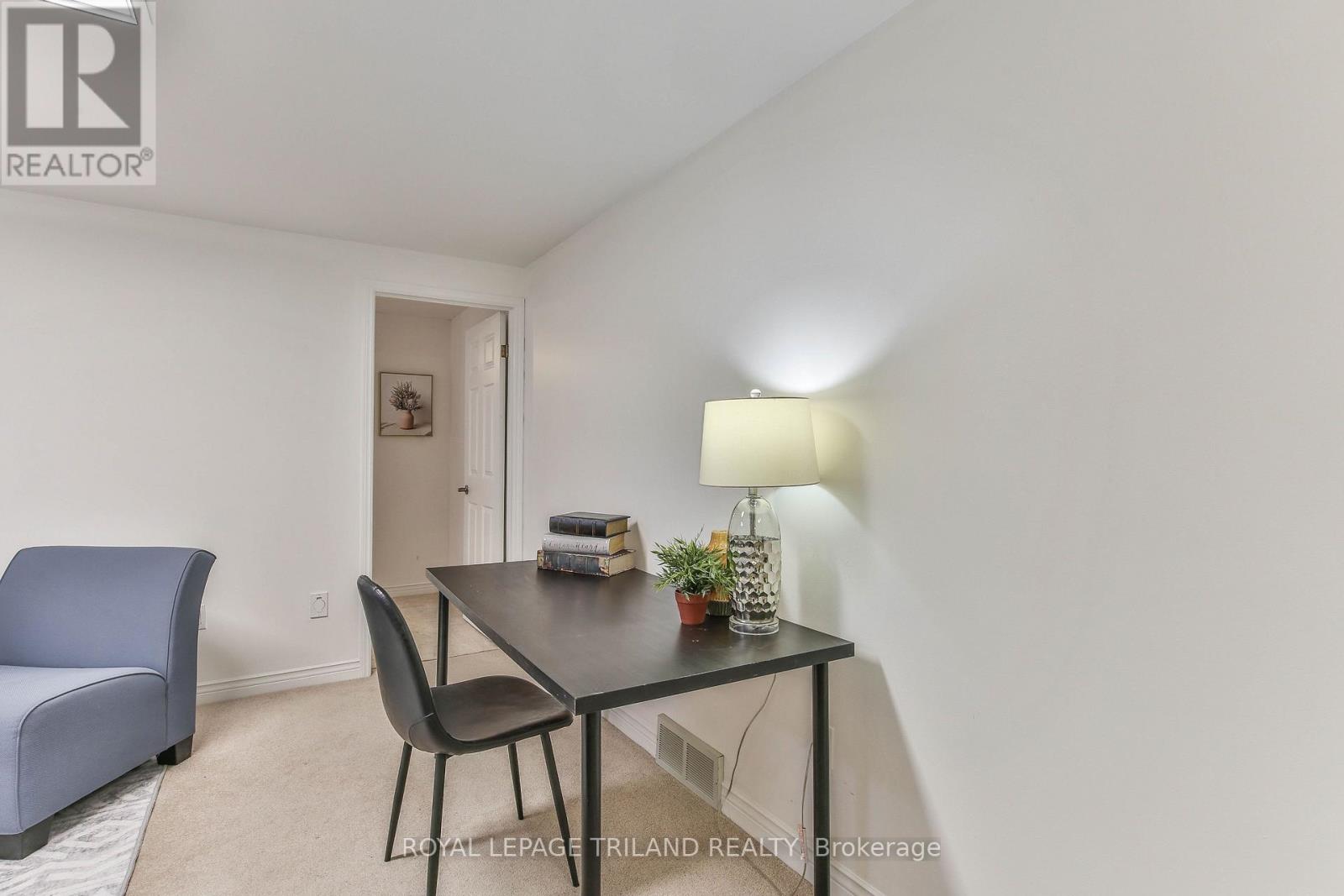 #8 60 ROSECLIFFE CRESCENT - 36