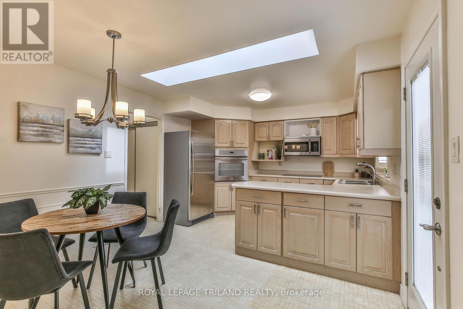 #8 60 ROSECLIFFE CRESCENT - 8