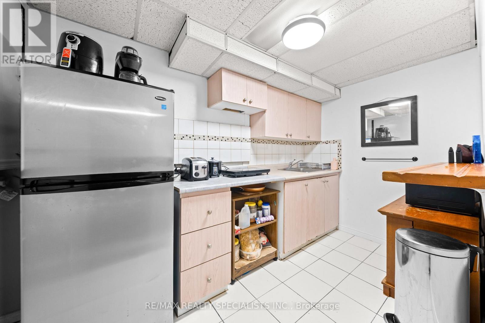 1004 QUEENSBRIDGE DRIVE - 28